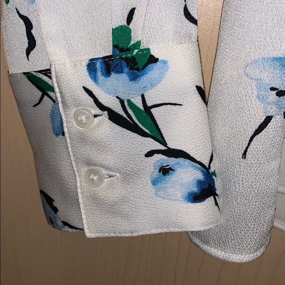 Flowy Floral BR Top 🌸 🌺 - Picture 5 of 8